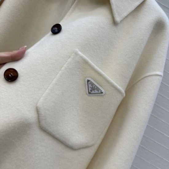 PRADA Prada Coat 2025 New Fall/Winter A sophisticated coat that creates an autumn/winter look PRADA Prada Coat 2025 New Fall/Winter A sophisticated coat that creates an autumn/winter look