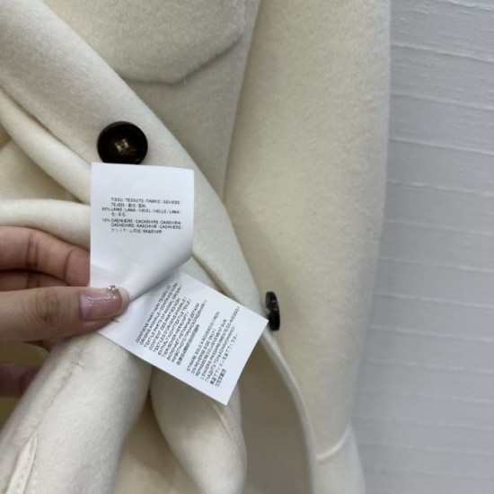 PRADA Prada Coat 2025 New Fall/Winter A sophisticated coat that creates an autumn/winter look PRADA Prada Coat 2025 New Fall/Winter A sophisticated coat that creates an autumn/winter look