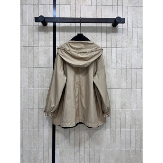 PRADA Trench Coat New Autumn/Winter 2025 A classic coat that stands out with sophisticated charm PRADA Trench Coat New Autumn/Winter 2025 A classic coat that stands out with sophisticated charm