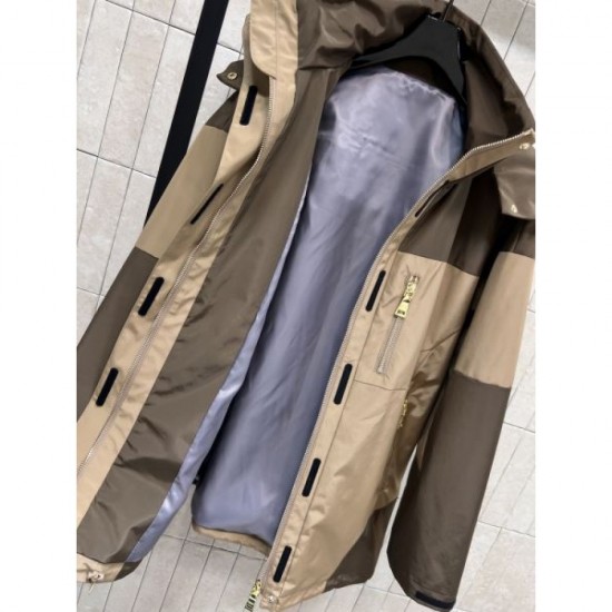 PRADA Mountain Jacket 2025 Fall/Winter New High quality and popular outdoor outerwear PRADA Mountain Jacket 2025 Fall/Winter New High quality and popular outdoor outerwear