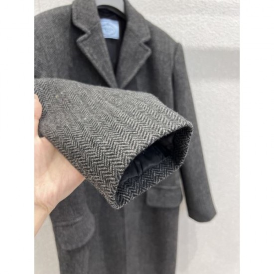 PRADA Prada Coat 2025 New Autumn/Winter A versatile coat that can be used for any occasion PRADA Prada Coat 2025 New Autumn/Winter A versatile coat that can be used for any occasion