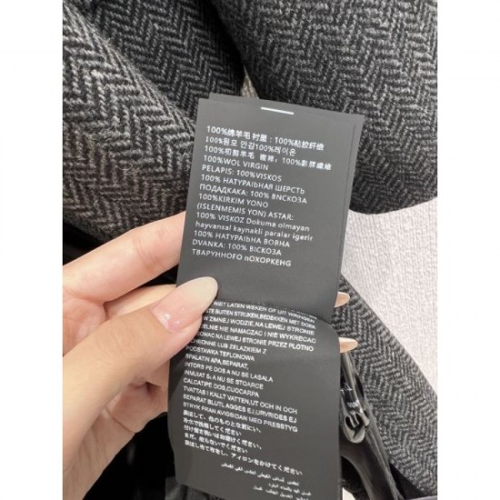 PRADA Prada Coat 2025 New Autumn/Winter A versatile coat that can be used for any occasion PRADA Prada Coat 2025 New Autumn/Winter A versatile coat that can be used for any occasion