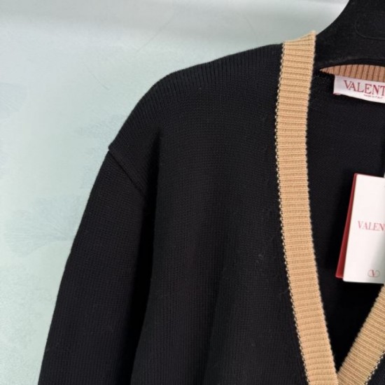 VALENTINO Knit Cardigan 2025 Fall/Winter New Popular Favorite Design VALENTINO Knit Cardigan 2025 Fall/Winter New Popular Favorite Design