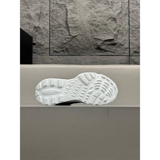2025SS Sneakers VALENTINO Valentino A pair of shoes that will prevail from the latest trends of the year 2025SS Sneakers VALENTINO Valentino A pair of shoes that will prevail from the latest trends of the year