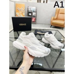 VERSACE Versace 2025SS Men's sneakers that are useful regardless of the season