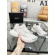 VERSACE Versace 2025SS Men's sneakers that are useful regardless of the season VERSACE Versace 2025SS Men's sneakers that are useful regardless of the season