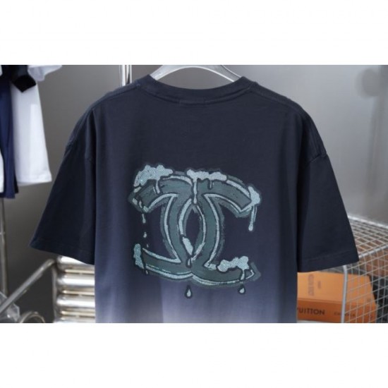 2025SS Short-sleeved T-shirt CHANEL Rare! Only available at stores 2025SS Short-sleeved T-shirt CHANEL Rare! Only available at stores