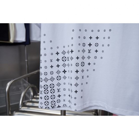 2025SS Short Sleeve T-Shirt LOUIS VUITTON Louis Vuitton Spring/Summer New Products Available 2025SS Short Sleeve T-Shirt LOUIS VUITTON Louis Vuitton Spring/Summer New Products Available