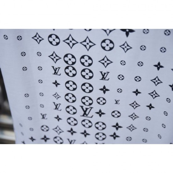 2025SS Short Sleeve T-Shirt LOUIS VUITTON Louis Vuitton Spring/Summer New Products Available 2025SS Short Sleeve T-Shirt LOUIS VUITTON Louis Vuitton Spring/Summer New Products Available