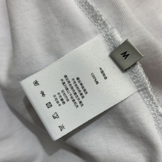2025SS Short Sleeve T-Shirt LOUIS VUITTON Louis Vuitton A popular classic product 2025SS Short Sleeve T-Shirt LOUIS VUITTON Louis Vuitton A popular classic product
