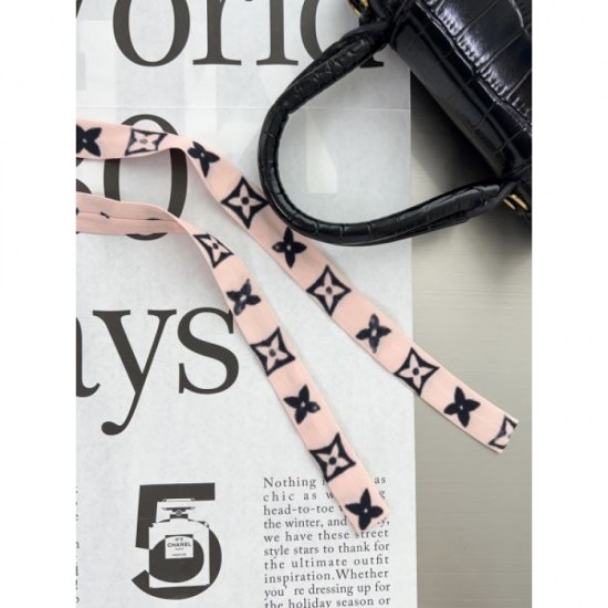 2025SS Short Sleeve LOUIS VUITTON Louis Vuitton New Spring/Summer Products Full of Charms 2025SS Short Sleeve LOUIS VUITTON Louis Vuitton New Spring/Summer Products Full of Charms