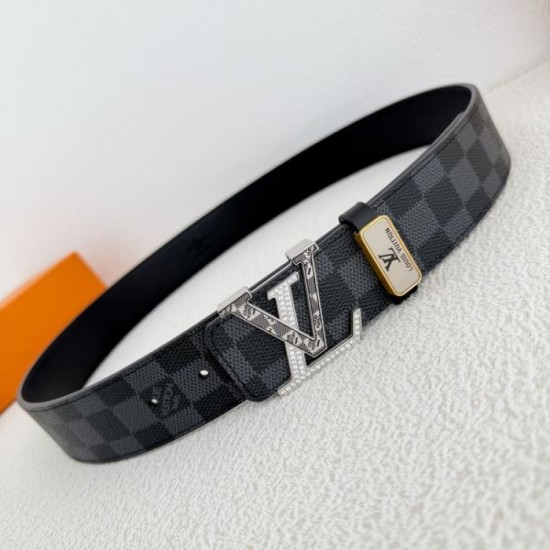 2025FW Overseas Belt LOUIS VUITTON Louis Vuitton A popular item from overseas celebrities Luxury