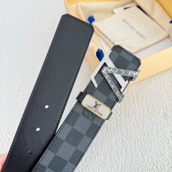 2025FW Overseas Belt LOUIS VUITTON Louis Vuitton A popular item from overseas celebrities Luxury
