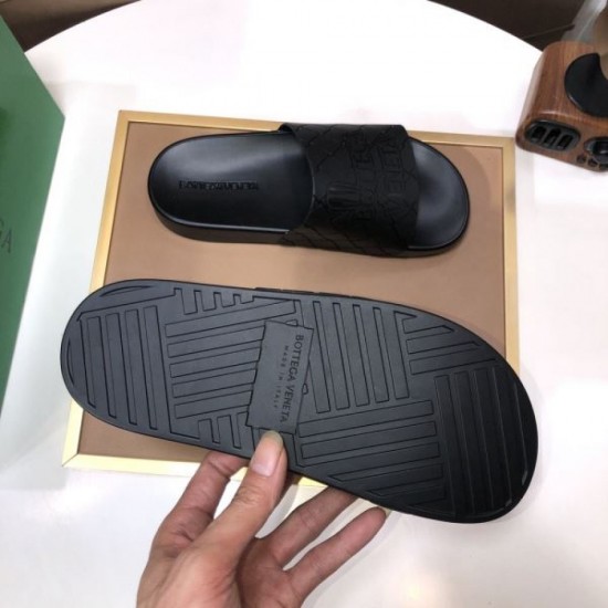 BOTTEGA VENETA 2025SS Magazine featured in Men's Sandals BOTTEGA VENETA 2025SS Magazine featured in Men's Sandals