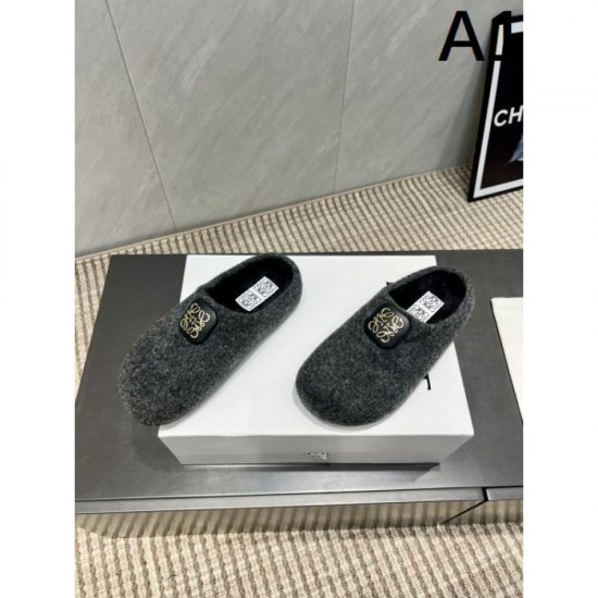 2025FW Women's Fur Slippers LOEWE Luxury replicas that are attracting attention as new winter items