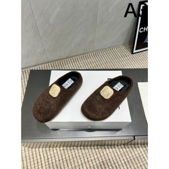 2025FW Women's Fur Slippers LOEWE Luxury replicas that are attracting attention as new winter items