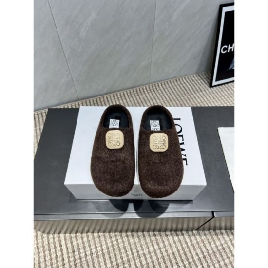 2025FW Women's Fur Slippers LOEWE Luxury replicas that are attracting attention as new winter items