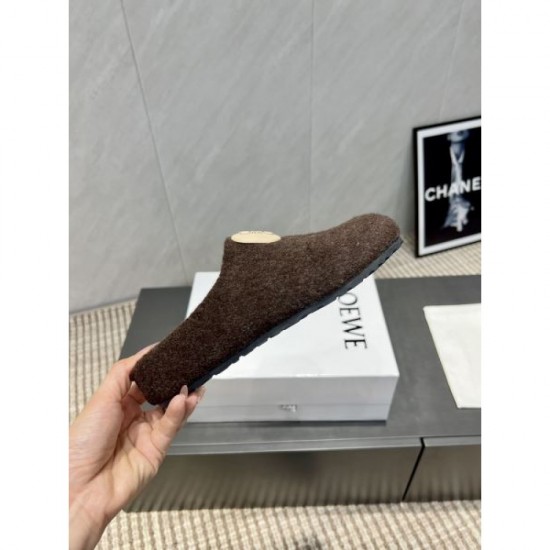 2025FW Women's Fur Slippers LOEWE Luxury replicas that are attracting attention as new winter items
