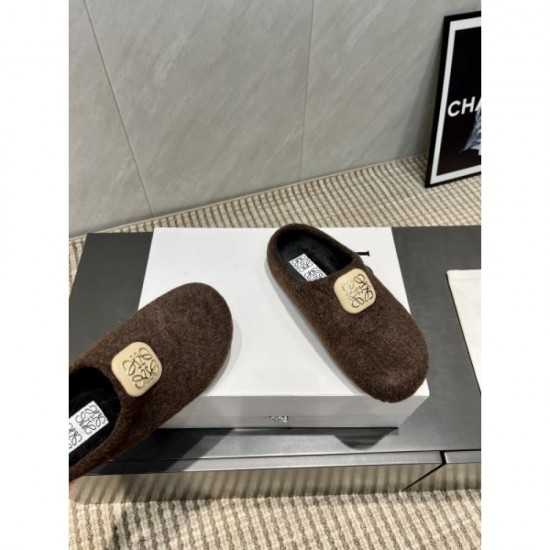 2025FW Women's Fur Slippers LOEWE Luxury replicas that are attracting attention as new winter items