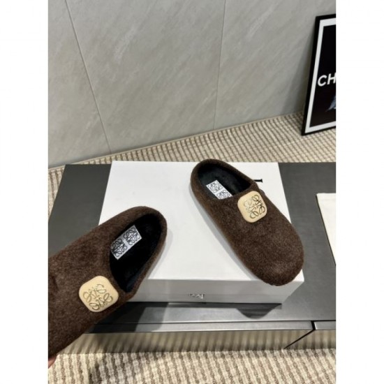 2025FW Women's Fur Slippers LOEWE Luxury replicas that are attracting attention as new winter items