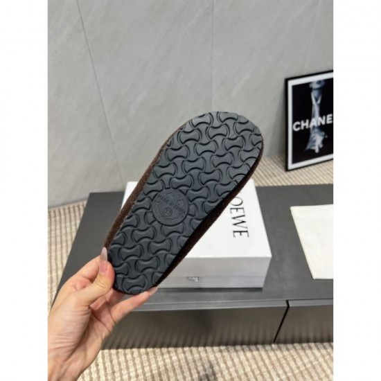 2025FW Women's Fur Slippers LOEWE Luxury replicas that are attracting attention as new winter items