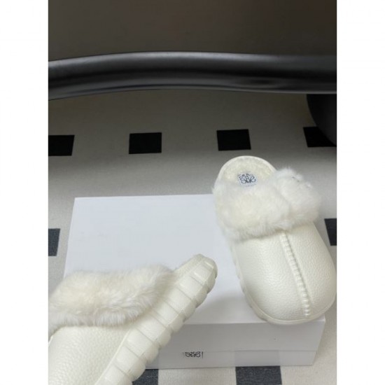 2025FW Women's Fur Slippers LOEWE Limited Quantity! Popular models available on a first-come, first-served basis
