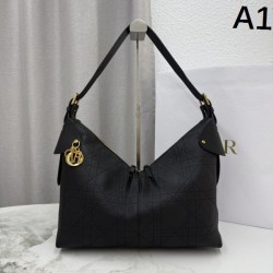 2025FW DIOR Dior tote bag An elegant replica bag that is essential for autumn 2025FW DIOR Dior tote bag An elegant replica bag that is essential for autumn