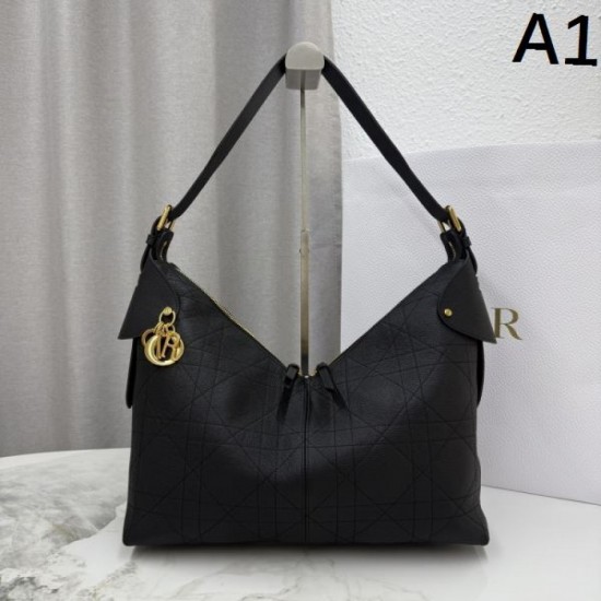 2025FW DIOR Dior tote bag An elegant replica bag that is essential for autumn 2025FW DIOR Dior tote bag An elegant replica bag that is essential for autumn