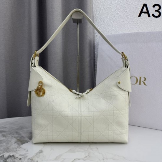 2025FW DIOR Dior tote bag An elegant replica bag that is essential for autumn 2025FW DIOR Dior tote bag An elegant replica bag that is essential for autumn