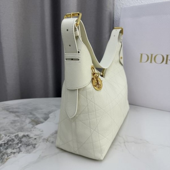 2025FW DIOR Dior tote bag An elegant replica bag that is essential for autumn 2025FW DIOR Dior tote bag An elegant replica bag that is essential for autumn