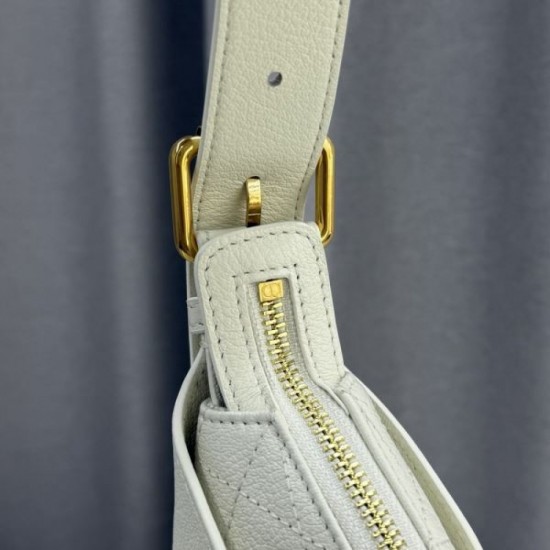 2025FW DIOR Dior tote bag An elegant replica bag that is essential for autumn 2025FW DIOR Dior tote bag An elegant replica bag that is essential for autumn