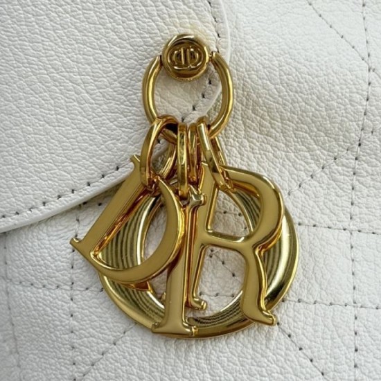 2025FW DIOR Dior tote bag An elegant replica bag that is essential for autumn 2025FW DIOR Dior tote bag An elegant replica bag that is essential for autumn