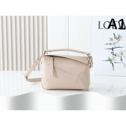 LOEWE 2025FW New Elegant Shoulder Bag Exudes Luxury Stylish Popular Item