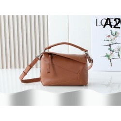 LOEWE 2025FW New Elegant Shoulder Bag Exudes Luxury Stylish Popular Item