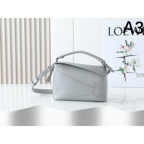 LOEWE 2025FW New Elegant Shoulder Bag Exudes Luxury Stylish Popular Item