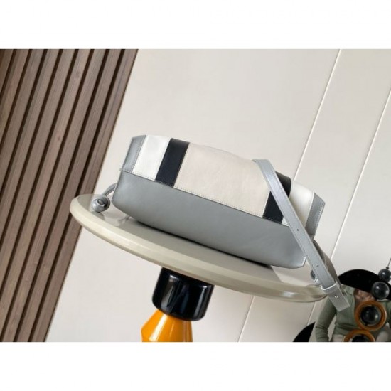 2025FW LOEWE Women's Tote Bag Highly Rated Brand Used by Celebrities