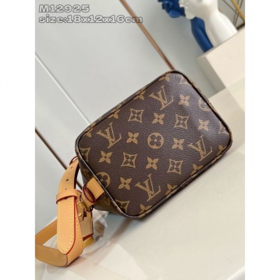 2025SS Shoulder Bag LOUIS VUITTON Louis Vuitton with a neat look