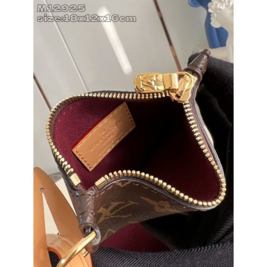 2025SS Shoulder Bag LOUIS VUITTON Louis Vuitton with a neat look