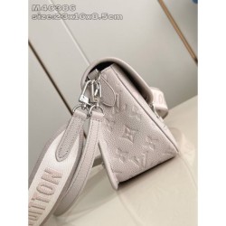 2025SS Shoulder Bag LOUIS VUITTON Louis Vuitton Very popular and not available in Japan