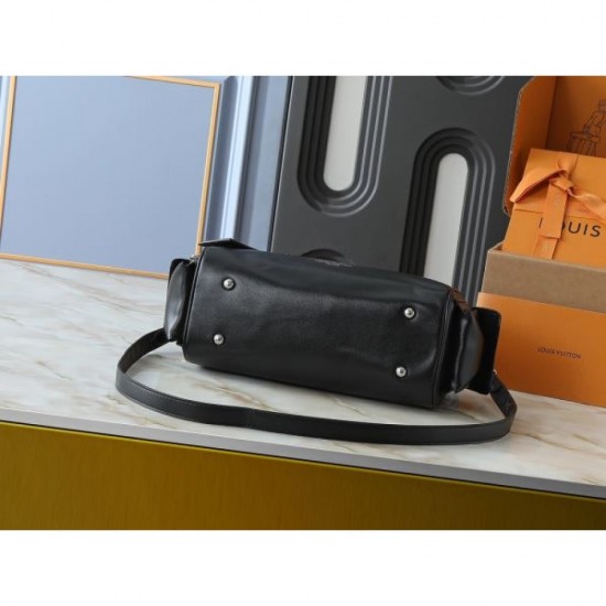 LOUIS VUITTON 2025FW New Large Capacity Tote Bag Exudes Luxury Perfect for commuting to work or school LOUIS VUITTON 2025FW New Large Capacity Tote Bag Exudes Luxury Perfect for commuting to work or school