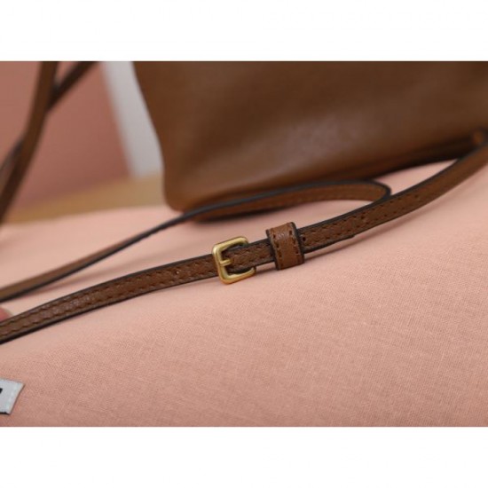 MIU MIU Miu Miu 2025FW New Elegant Backpack Women's Luxury Popular Item MIU MIU Miu Miu 2025FW New Elegant Backpack Women's Luxury Popular Item