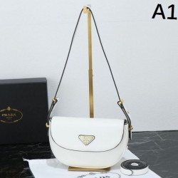 PRADA 2025FW New Large Capacity Shoulder Bag Exudes Luxury Perfect for commuting to work or school