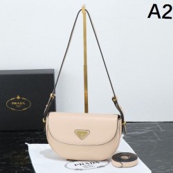 PRADA 2025FW New Large Capacity Shoulder Bag Exudes Luxury Perfect for commuting to work or school