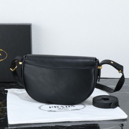 PRADA 2025FW New Large Capacity Shoulder Bag Exudes Luxury Perfect for commuting to work or school PRADA 2025FW New Large Capacity Shoulder Bag Exudes Luxury Perfect for commuting to work or school