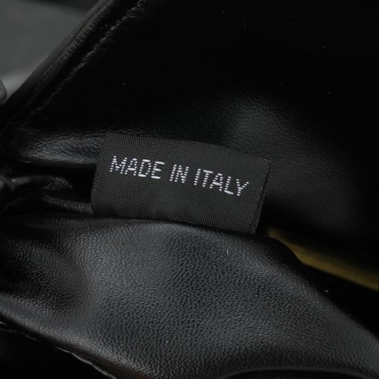 PRADA 2025FW New High Quality Shoulder Bag Popular Model Stylish Elegant PRADA 2025FW New High Quality Shoulder Bag Popular Model Stylish Elegant
