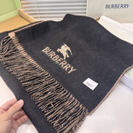 2025FW Scarf BURBERRY A sophisticated item that is currently gaining attention.