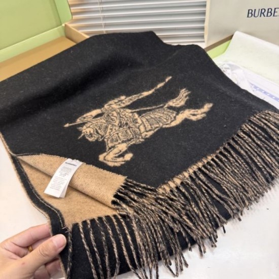 2025FW Scarf BURBERRY A sophisticated item that is currently gaining attention.