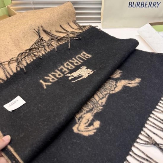 2025FW Scarf BURBERRY A sophisticated item that is currently gaining attention.