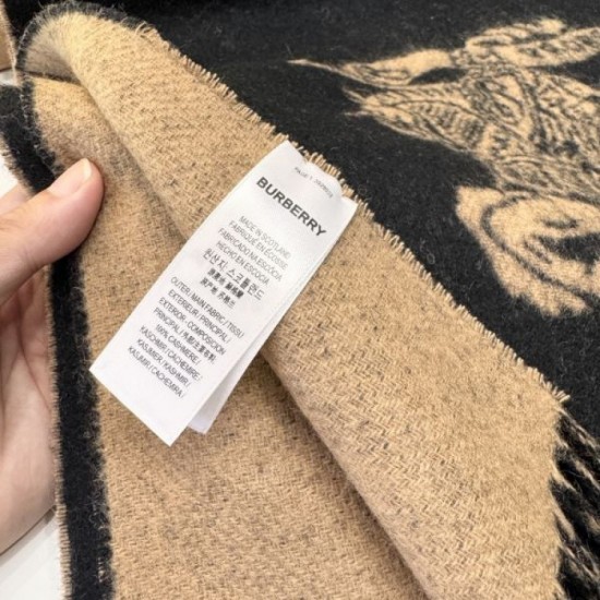 2025FW Scarf BURBERRY A sophisticated item that is currently gaining attention.