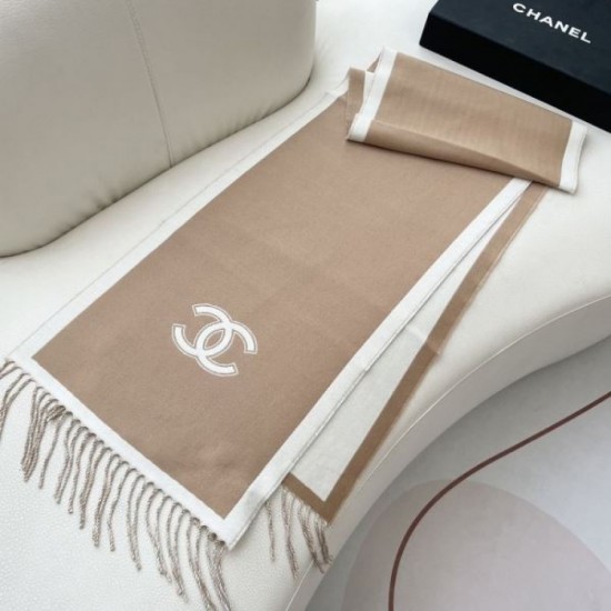 2025FW Scarf CHANEL CHANEL Featured scarf that matches this season's trends